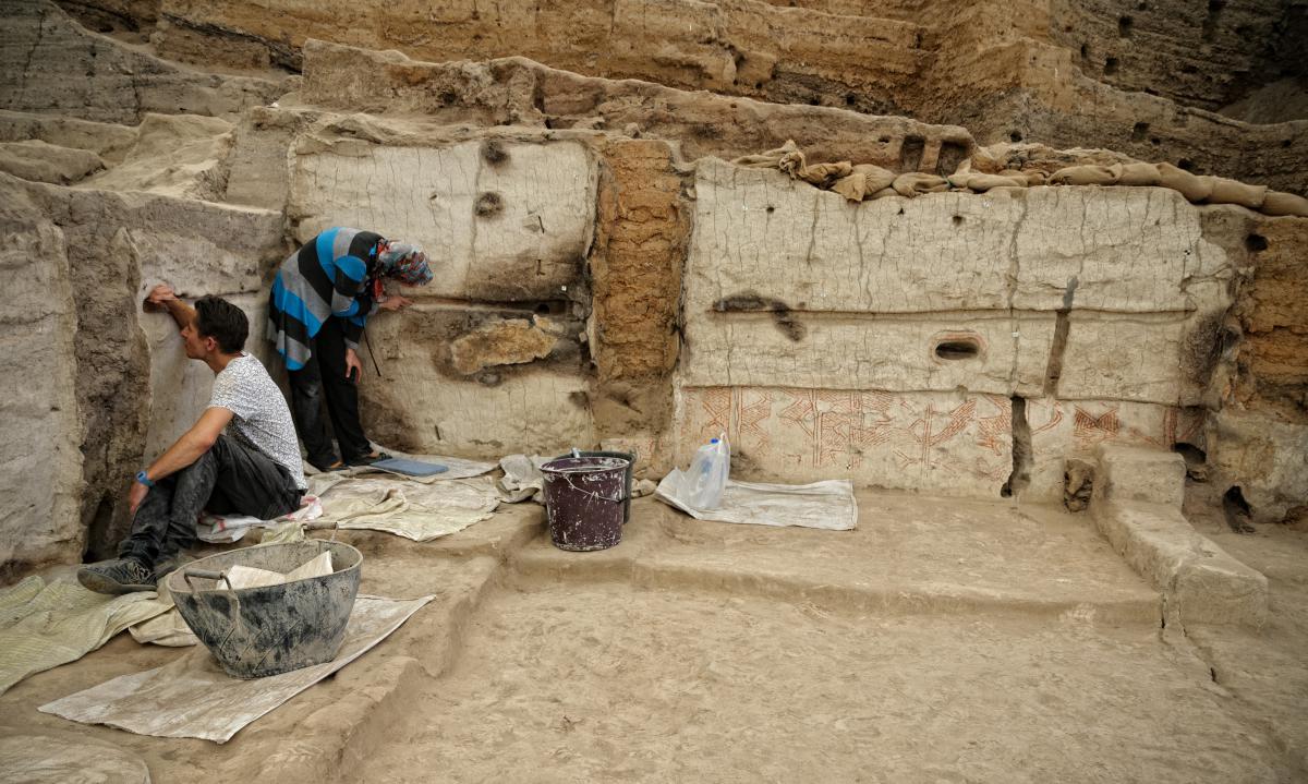 catalhoyuk wall painting 1